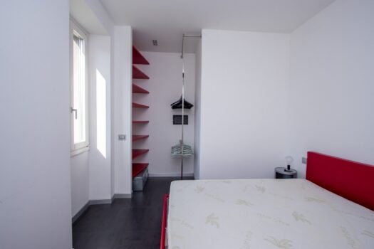 Spacious and refurbished two-room flat with lake views in Griante