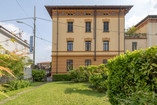 Apartment in a historic villa in Menaggio