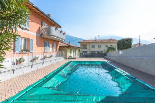 Apartment in a residential complex with a swimmingpool in Pianello del Lario