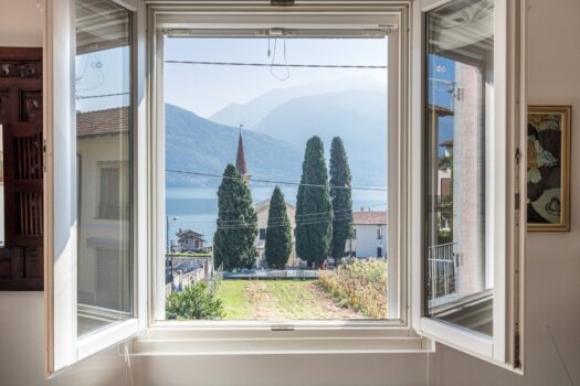 Apartment in a residential complex with a swimmingpool in Pianello del Lario