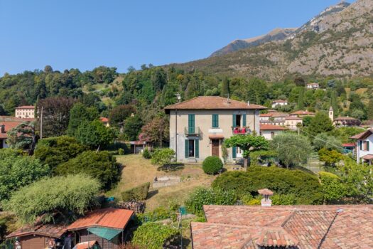 Spacious and refurbished two-room flat with lake views in Griante