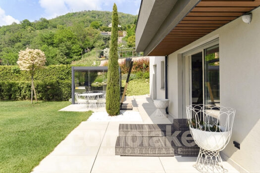 Modern apartment in a villa with garden in Cernobbio