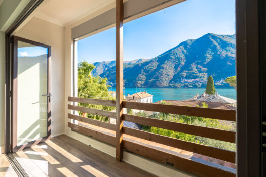 Elegant apartment with a stunning lake view in Laglio
