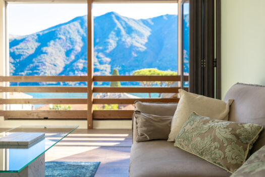 Elegant apartment with a stunning lake view in Laglio