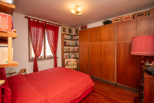 Elegant Apartment with Terrace and Garage in Rovello Porro