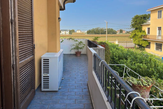 Elegant Apartment with Terrace and Garage in Rovello Porro