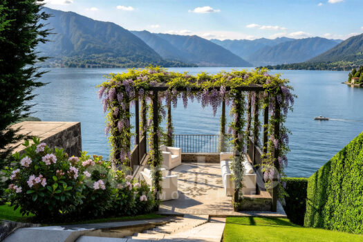 Exclusive villa with pool near the lake in Moltrasio