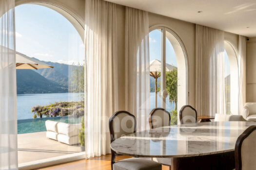 Exclusive villa with pool near the lake in Moltrasio