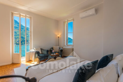 Detached villa with spacious garden and pool overlooking the lake in Moltrasio