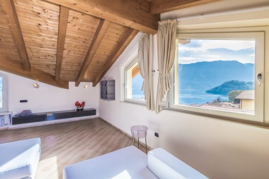 Villa con giardino in Tremezzina – ristrutturata a nuovo con vista lago