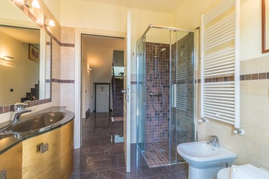 Villa con giardino in Tremezzina – ristrutturata a nuovo con vista lago