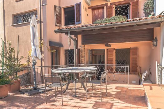 Casa di borgo a Cernobbio con ampio terrazzo e box