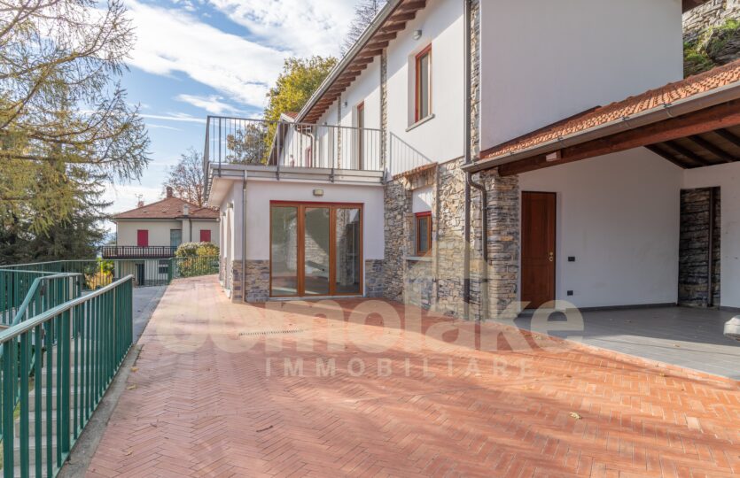 Casa indipendente con terrazzi