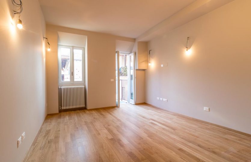 Appartamento rimodernato a Laglio con balcone
