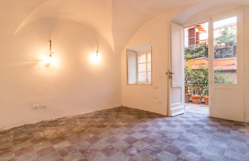 Appartamento rimodernato a Laglio con balcone