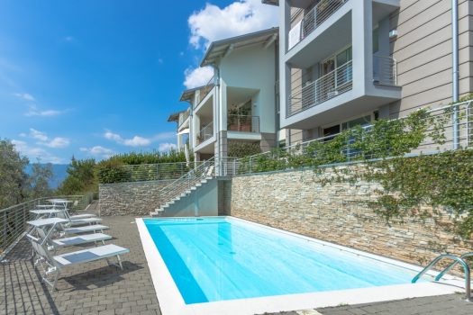Appartamento in Residence moderno con piscina e vista lago