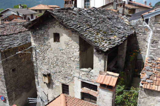 Antica casa in pietra da ristrutturare