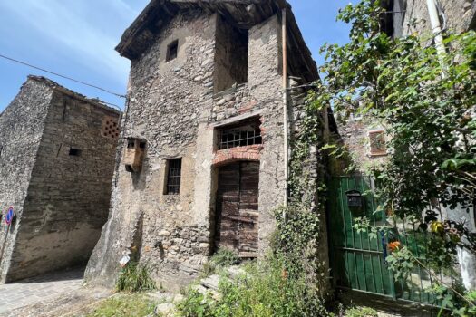 Antica casa in pietra da ristrutturare