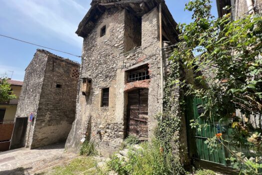 Antica casa in pietra da ristrutturare