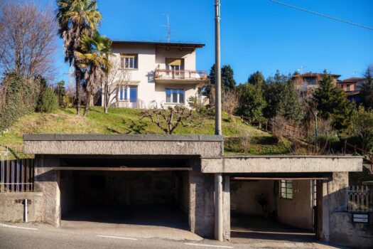 Casa con ampio giardino a Como
