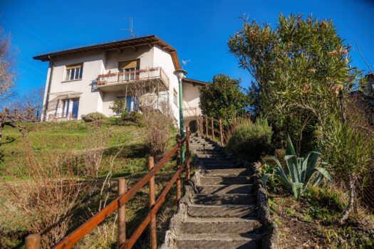 Casa con ampio giardino a Como