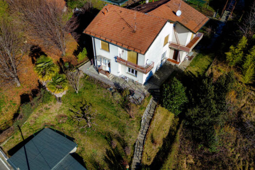 Casa con ampio giardino a Como