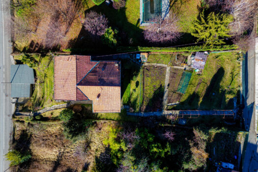 Casa con ampio giardino a Como