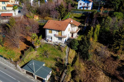 Casa con ampio giardino a Como