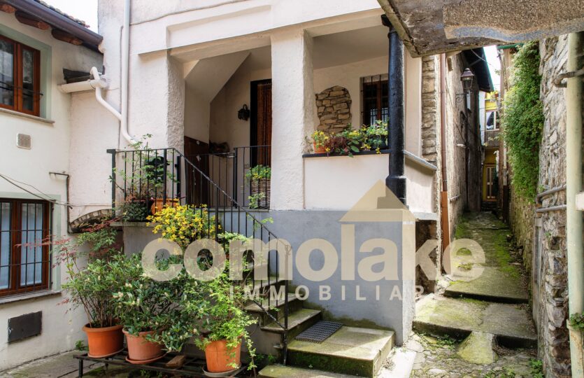 Casa di borgo con giardino vista lago stupenda