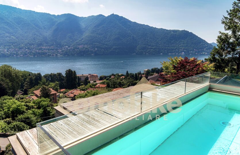 Attico moderno con ampio terrazzo e piscina privata a Cernobbio