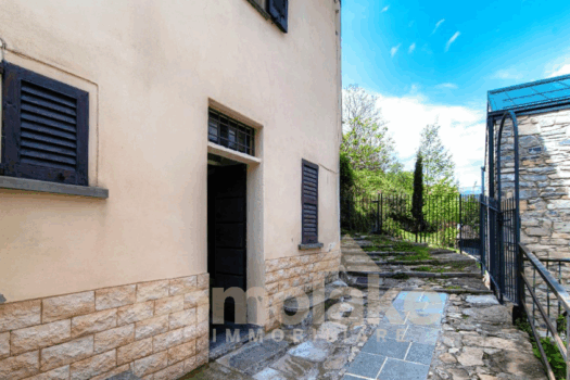 Casa di borgo con giardino e vista lago a Laglio