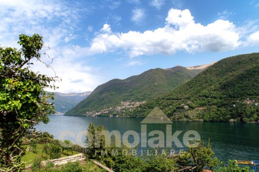 Casa di borgo con giardino e vista lago a Laglio