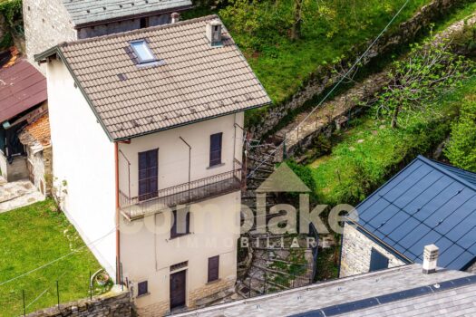 Casa di borgo con giardino e vista lago a Laglio