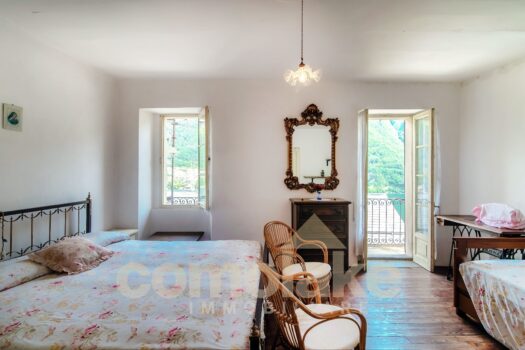 Casa di borgo con giardino e vista lago a Laglio