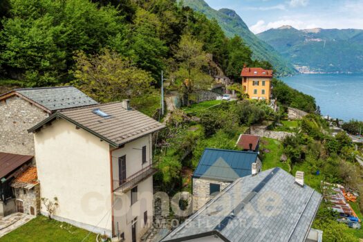 Casa di borgo con giardino e vista lago a Laglio