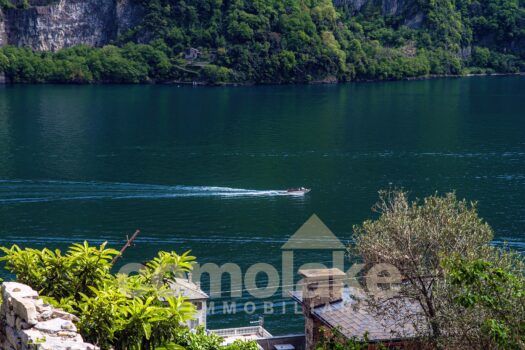 Casa di borgo con giardino e vista lago a Laglio