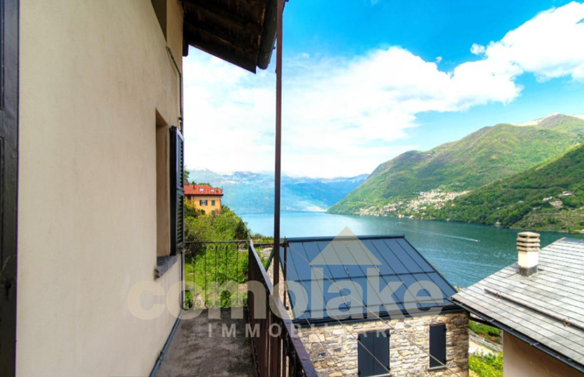 Casa di borgo con giardino e vista lago a Laglio