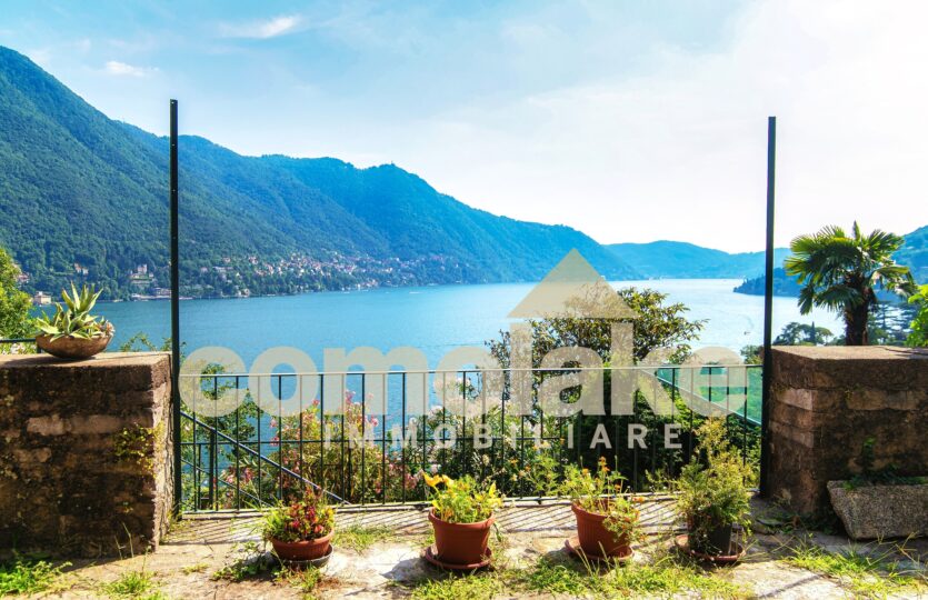 Appartamento in vendita a Moltrasio con terrazzo e vista lago stupenda