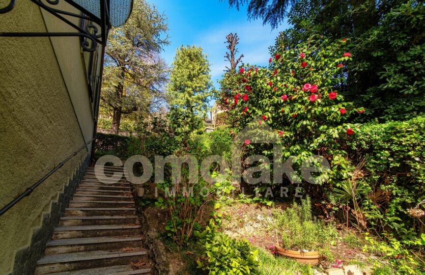 Casa con terrazzo vista lago a Moltrasio centro