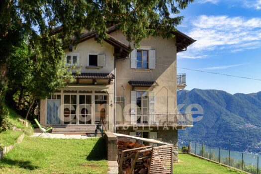 Antica casa di lago con ampio giardino a Cernobbio