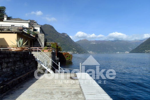 Appartamento sull’acqua con posto barca a Laglio