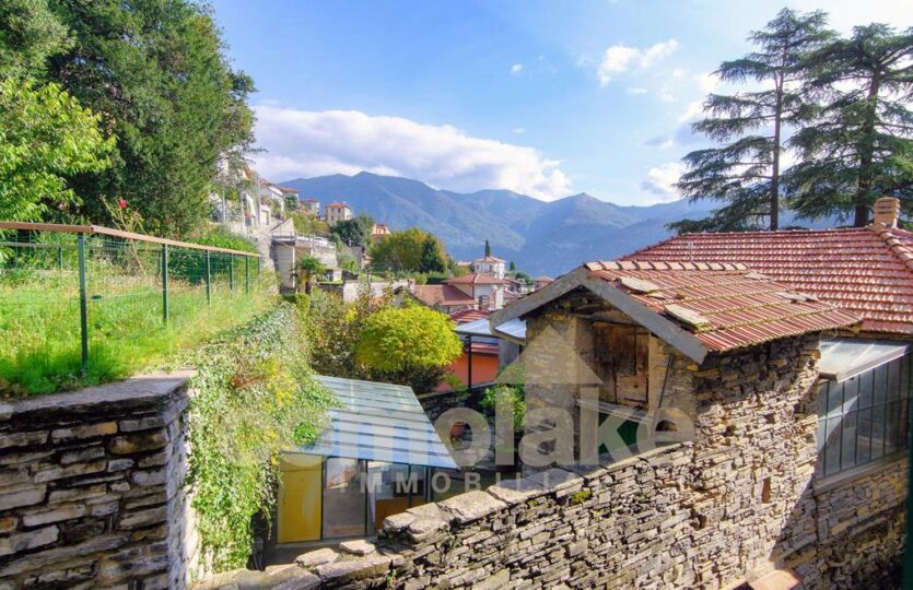 Casa a Moltrasio con giardino