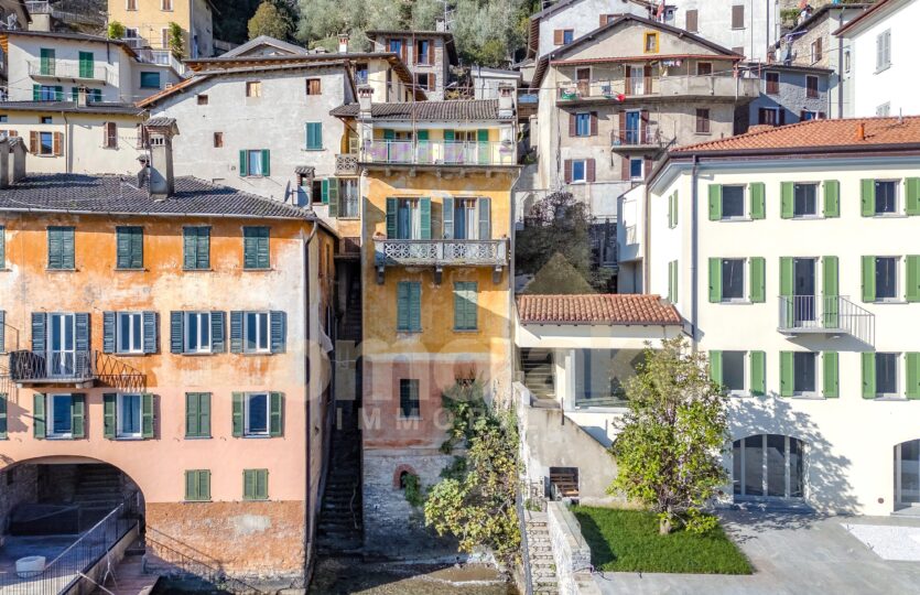 Casa con terrazzo vista aperta sul lago di Como