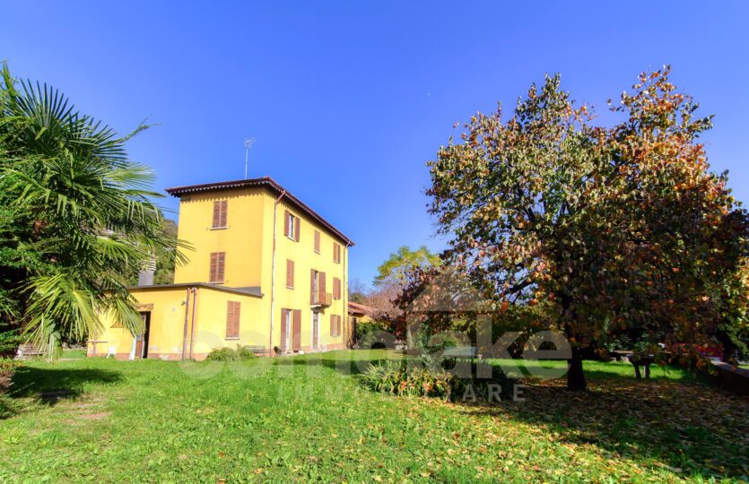 Casa in vendita a Cernobbio con giardino