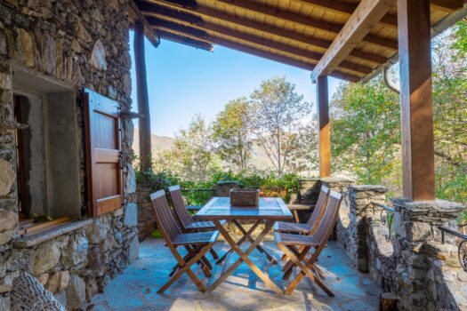 Casa in pietra sopra Menaggio – immersa nel verde