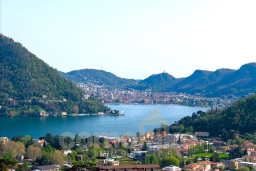 Villino romantico con ampio giardino a Cernobbio