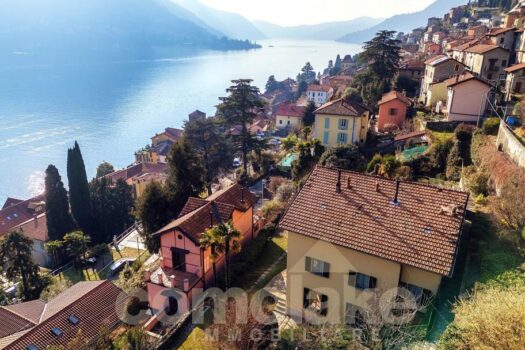Casa di lago con ampio giardino a Carate Urio