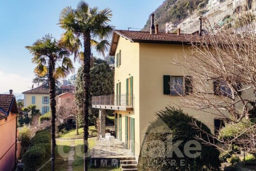 Casa di lago con ampio giardino a Carate Urio