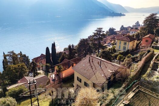 Casa di lago con ampio giardino a Carate Urio