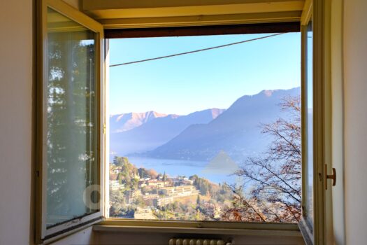 Appartamento con terrazzo vista lago a Como
